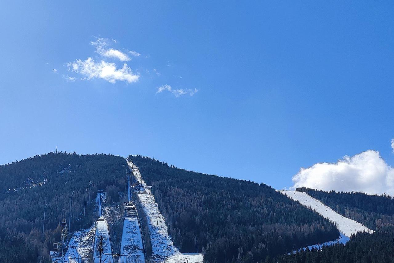 Enjoyharrachov - Atraktivni Slunny Klimatizovany Apartman 14 V Centru Harrachova Se Saunou, Parkovanim, Wifi-Wlan, Sat, Herni Konzoli, Pc S Win 10, Netflix Zdarma A Moznosti Dobijeni Auta S Jedinecnym Vyhledem Na Certovu Horu Se Skokanskymi Mustky Dış mekan fotoğraf