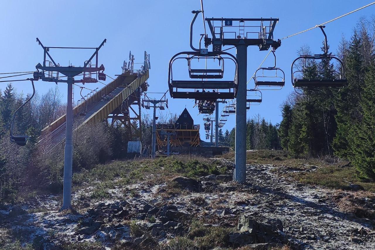 Enjoyharrachov - Atraktivni Slunny Klimatizovany Apartman 14 V Centru Harrachova Se Saunou, Parkovanim, Wifi-Wlan, Sat, Herni Konzoli, Pc S Win 10, Netflix Zdarma A Moznosti Dobijeni Auta S Jedinecnym Vyhledem Na Certovu Horu Se Skokanskymi Mustky Dış mekan fotoğraf