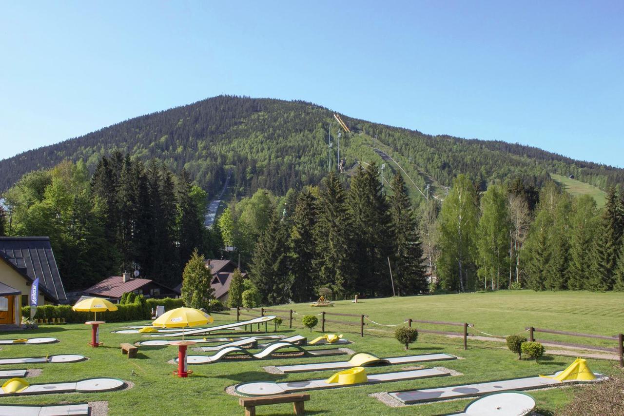 Enjoyharrachov - Atraktivni Slunny Klimatizovany Apartman 14 V Centru Harrachova Se Saunou, Parkovanim, Wifi-Wlan, Sat, Herni Konzoli, Pc S Win 10, Netflix Zdarma A Moznosti Dobijeni Auta S Jedinecnym Vyhledem Na Certovu Horu Se Skokanskymi Mustky Dış mekan fotoğraf