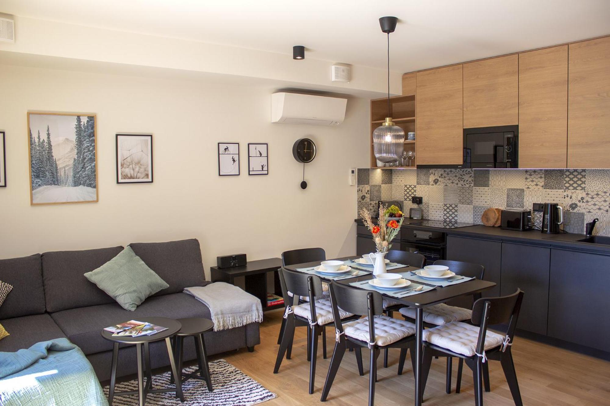 Enjoyharrachov - Atraktivni Slunny Klimatizovany Apartman 14 V Centru Harrachova Se Saunou, Parkovanim, Wifi-Wlan, Sat, Herni Konzoli, Pc S Win 10, Netflix Zdarma A Moznosti Dobijeni Auta S Jedinecnym Vyhledem Na Certovu Horu Se Skokanskymi Mustky Dış mekan fotoğraf